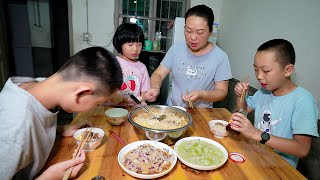 摘一籃子蕃茄，煮一鍋牛肉麵，家人吃得津津有味