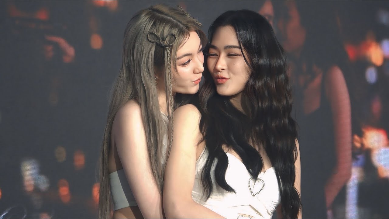 [4k Fancam] LingOrm หลิงหลิง ออม - (game) ONLY YOU photos imitation | LingOrm Fanmeet in Hong Kong