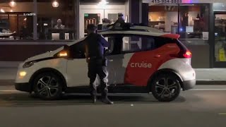 Police pull over driverless car in San Francisco traffic stop, 'Ain't nobody in it' l ABC7