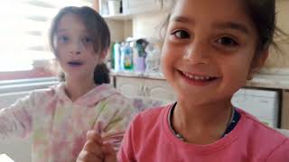 Slime yapıyoruz. Ravza Nur ve İkra nasıl yaptılar.