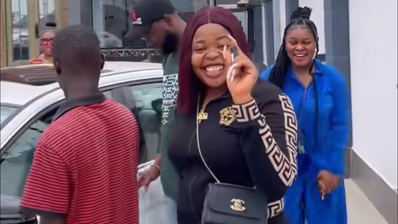 Как я удивил свою девушку машиной, посмотрите на её реакцию