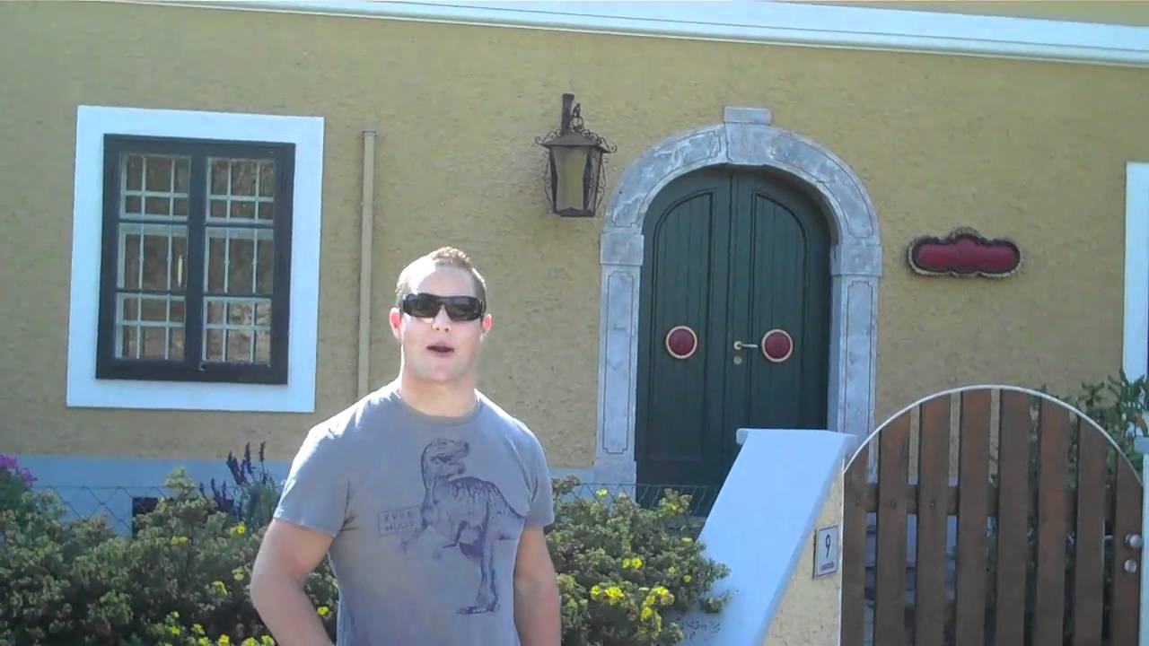 Arnold Schwarzenegger impression at his house-Graz, Austria - YouTube