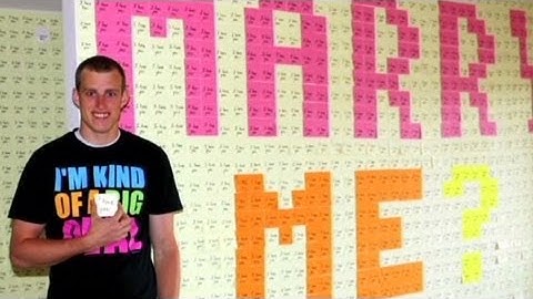 Man uses 8,000 Post-it Notes to propose to girlfriend