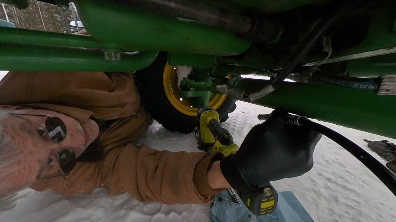 Проверка уровня жидкостей и смазка моего трактора John Deere в холодную погоду — «не самая привле...