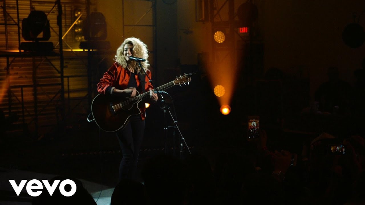 Download Tori Kelly - Nobody Love (Live at The Year In Vevo)