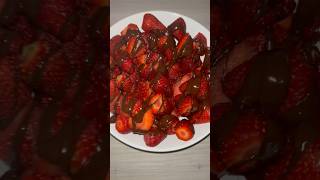 Çikolatalı çilek 🍓 😻😋🤤 #music #love #song #youtubeshorts #keşfetküsmüyüz #itzy #akım #çiçek Resimi