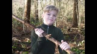 Noodshelter In Het Bos Maken, Kind 9 Kan Het Ook....