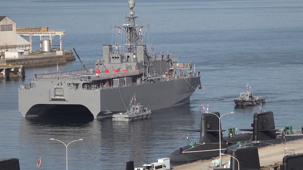 2026海上自衛隊呉基地空母KAGA「3月08日（日）春近し⚓呉基地では？たくさんの安航旗が上げられた中を音響測定艦「びんご」初入港❤①