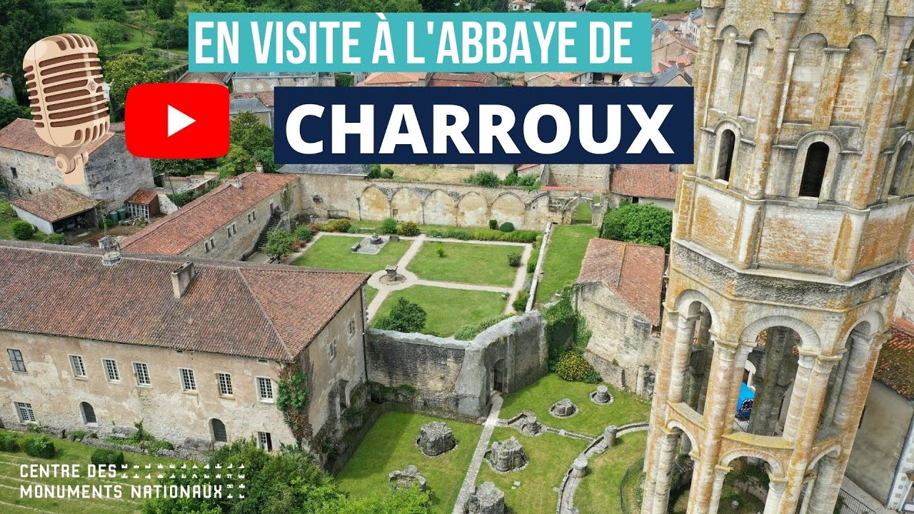 En visite à l'abbaye de Charroux édifiée au Moyen Âge !