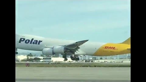 747 8 pod strike LAX