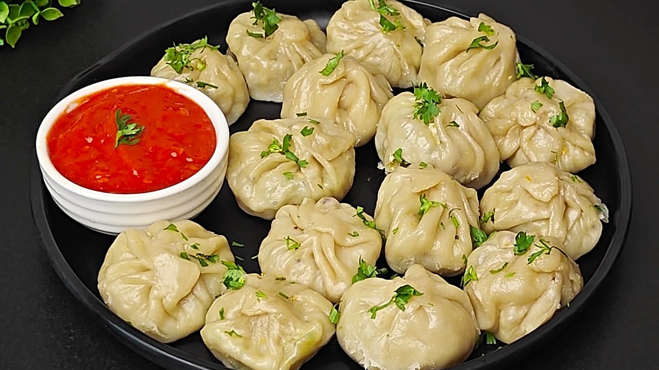 Street Style Veg Momos Recipe | Veg Paneer Momos | वेज पनीर मोमोज | | Steamed Momos