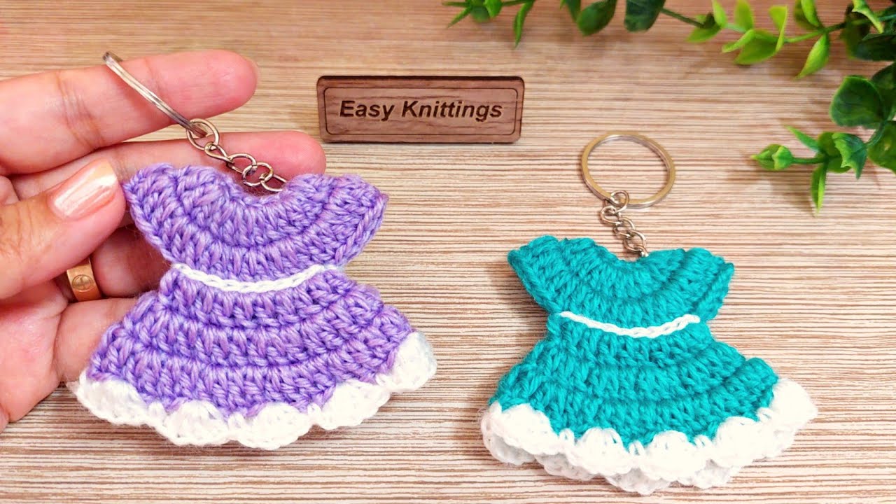 Beginner Crochet: Cutest Little Dress Keychain in Just 20 Minutes!