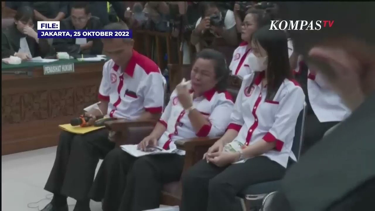 Bharada Eliezer Menangis Saat Keluarga Brigadir Yosua Memohon Dirinya Berkata Jujur di Persidangan