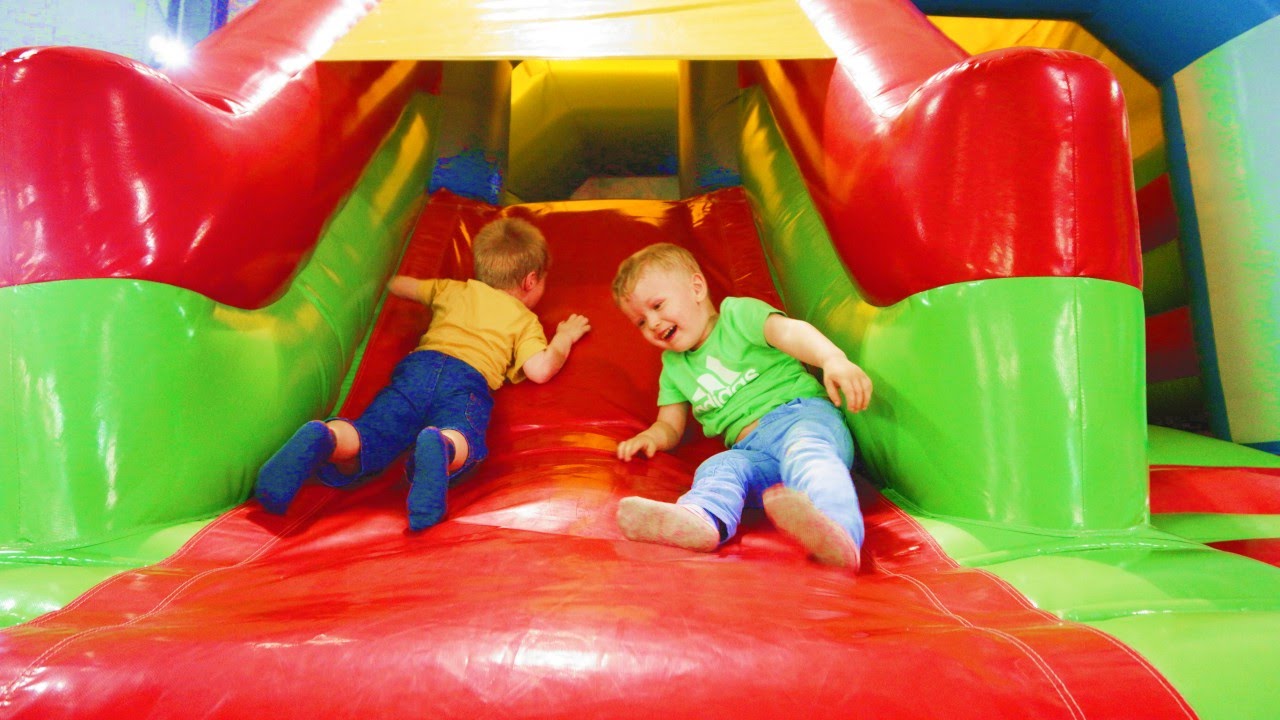 Indoor Playground Fun Play Center for Kids Giant Inflatable Slides ...