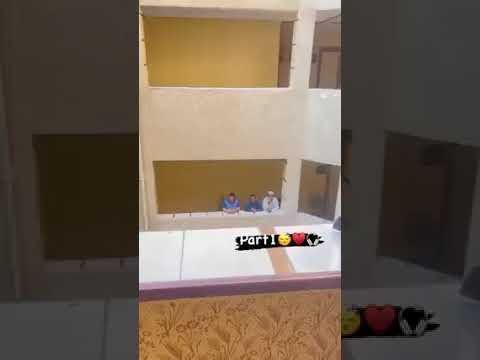ي بدع في ت لاوة القرآن الك ريم الطالب خالد محمد الشحات ي ودع الك لية ب هذه التلاوة الم ت ميزة