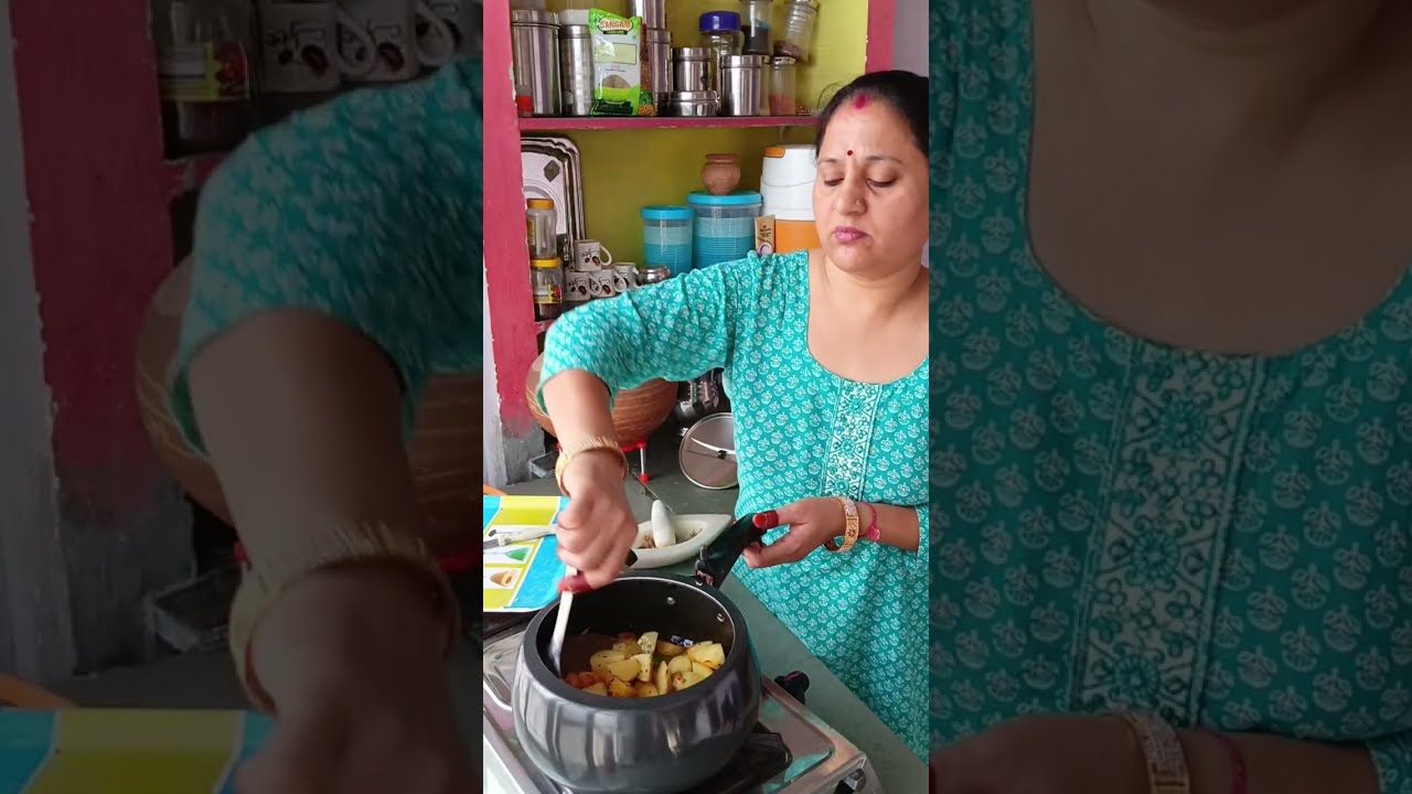 आज हमने दोपहर के खाने में दही की हरी मिर्च, वेज पुलाव और रोटी बनाई |