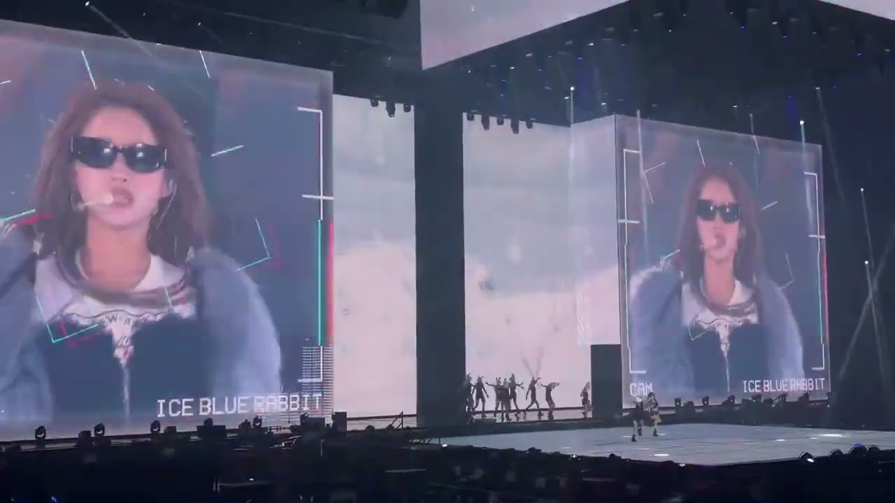 SOYEON performing her new song 'Icebluerabbit' @ i-dle World Tour 'Syncopation' in Seoul [260221]