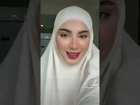 سهيلة بن لشهب في اخر ظهور لها بالحجاب Souhila Ben Lachhab 