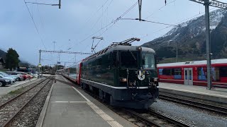 Einfahrt des Glacier Expresses in Disentis mit der grünen Ge 4/4 2 611 von der RhB