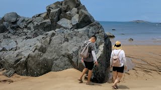 一家三口花2000包船进岛，小囿教他们赶海抓货，头一次抓到这种靓货