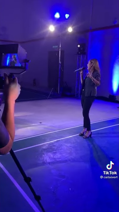 Elica Paujin - Momuhobo (LIVE) 😱