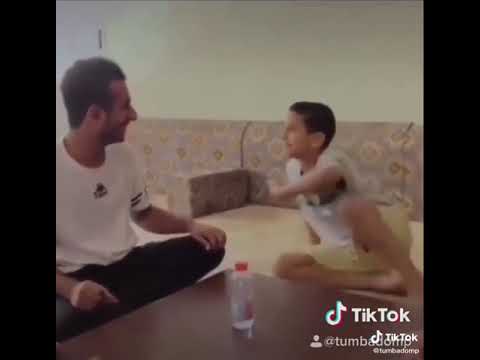 لما اكون زعلان من اختي واجي اللعب معاها