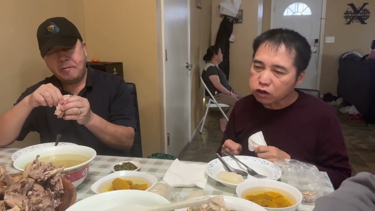 Nrog Kuv cov naimtais yawm txiv ua ke rau xyoo tshiab 