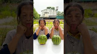 Hai Chị Em Trêu Chọc Nhau Siêu Dễ Thương