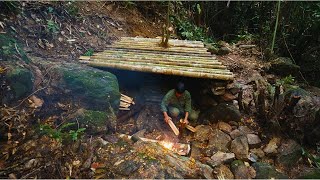 Solo Bushcraft: Build a rock shelter. Find bamboo shoots and enjoy grilled bamboo shoots.