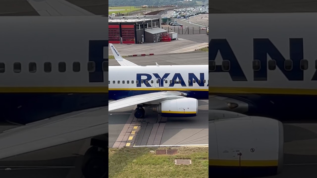 Ryanair close range taxi past! 