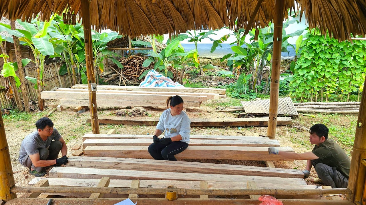 With the enthusiastic help of DAU KONG, the main pillars of the house have been completed.