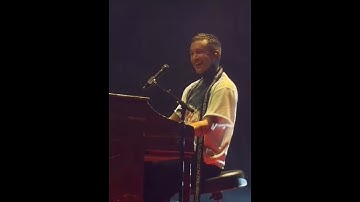His smile is everything 🥹 @twentyonepilots  #tylerjoseph #twentyonepilots #breach