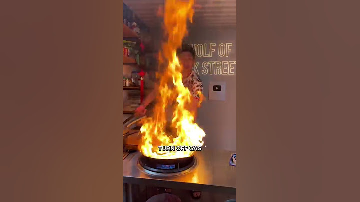 WHEN DOES OIL CATCH FIRE?🔥 #SHORTS #WOK #FIRE