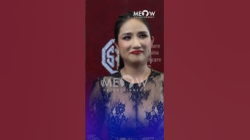 Ít ai biết MC Cát Tường có 1 cô con gái xinh như hoa hậu, gần 50 tuổi nhưng bà mối rất chịu chơi