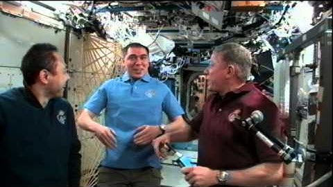 Peter Frampton Talks to Station Crew