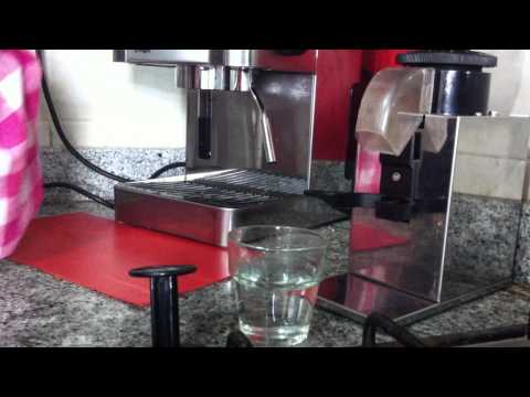 Making an Espresso using Mini moka m-362 and nemox lux grinder (not so perfect)