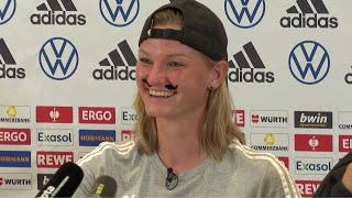 Alexandra Popp oder Alexander Bopp? DFB-Kapitänin sorgt für Lacher auf PK | SID