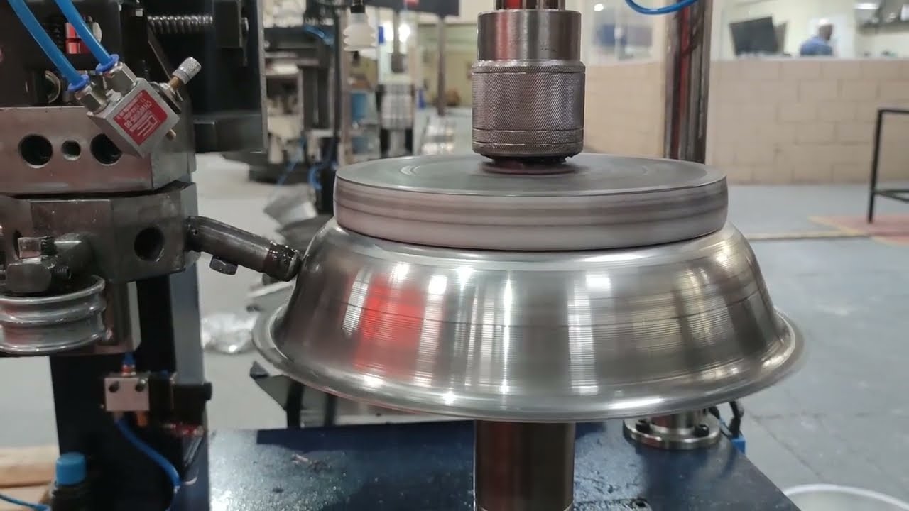 Torno de repuxo CNC e automático Riglamaq