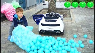 FUN IN A OUTDOOR PLAYGROUND - COLORED BALLS | Kids playing!😄