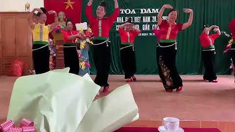 Múa chín bậc tình yêu Chi hội cựu giáo chức xã chiềng cọ