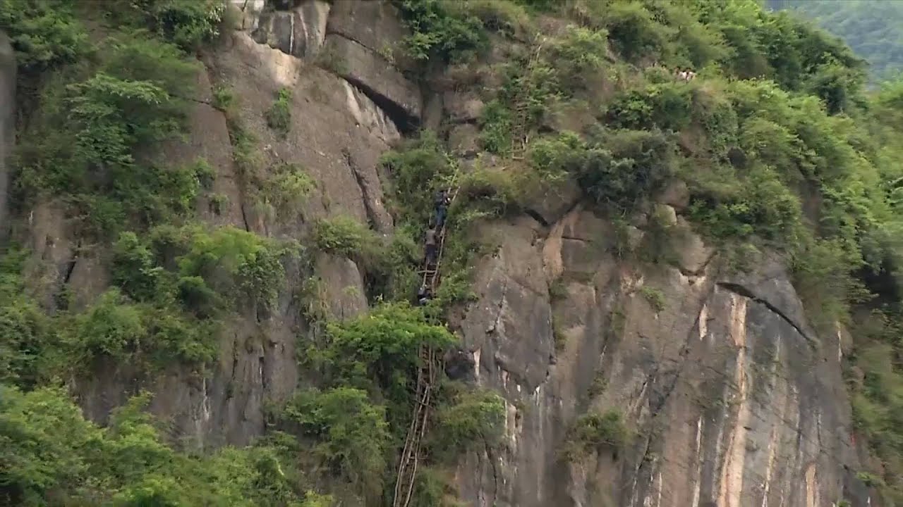 Villagers' new life on clifftop| Stories shared by Xi Jinping