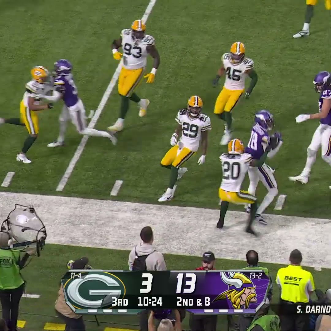 Justin Jefferson catches for a 15-yard Gain vs. Green Bay Packers