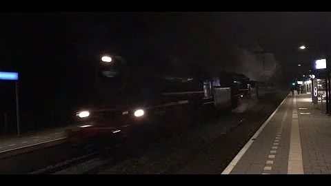 Fluitende VSM-stoomtrein rijdt (via Bunnik) terug naar huis na stoomtreindagen