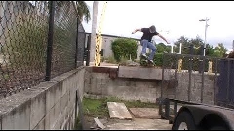 Bradenton, Florida Loading Dock Wallie Frontside 180 Drop - Brandon Hanson.