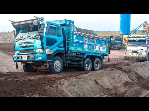 the-most-heavy-nissan-v8-truck-dumpers-on-dangerous-ramps.april-14,-2019