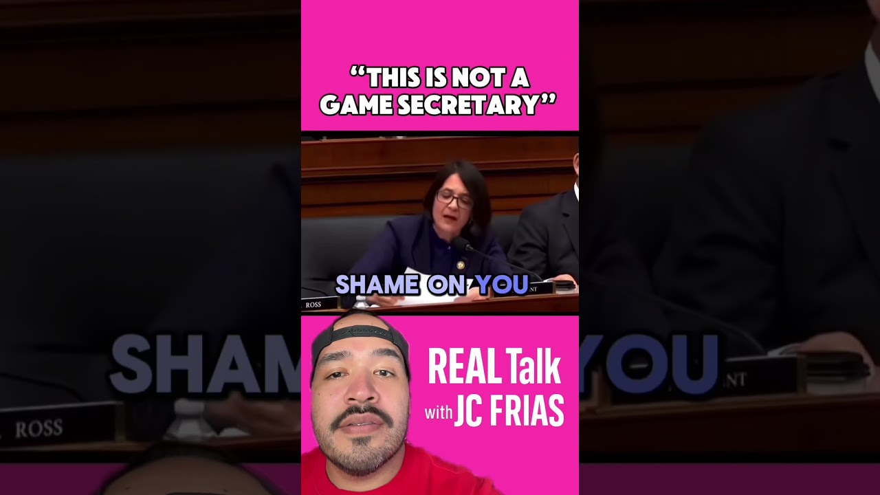 Пэм Бонди на слушаниях в Палате представителей по судебным делам рассматривает документы, объясня...