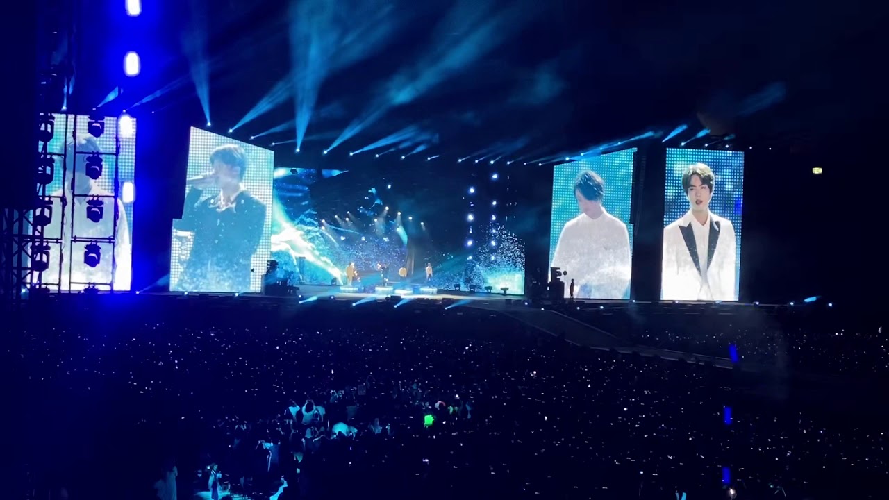 🎶BTS “THE TRUTH UNTOLD” LIVE - WORLD TOUR SAUDI ARABIA 2019 (FANCAM)
