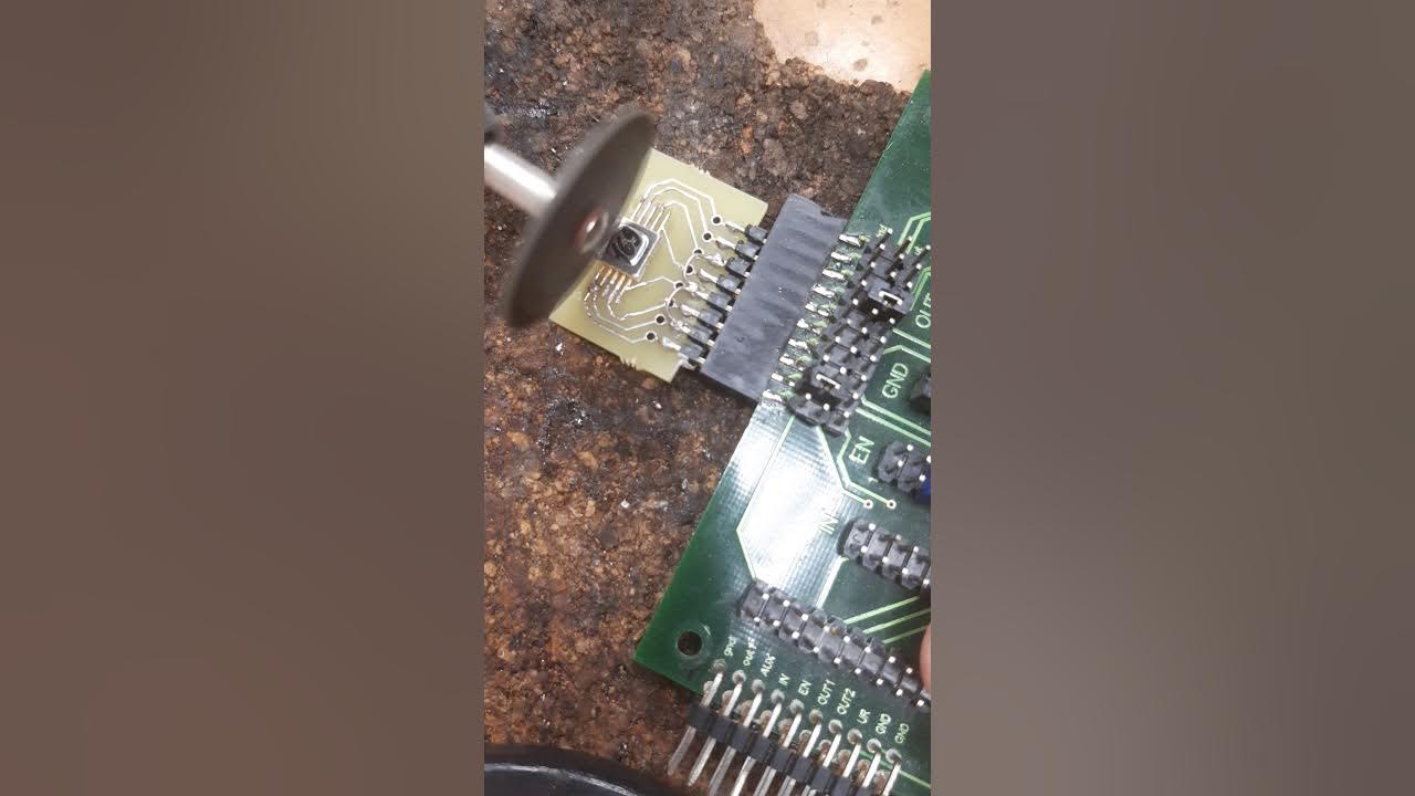 Пайка микросхемы smd компонентов паяльником. Керамические подложки для печатных плат. Приклеить микросхему. Корпуса smd компонентов melf. Микросхема doh smd.