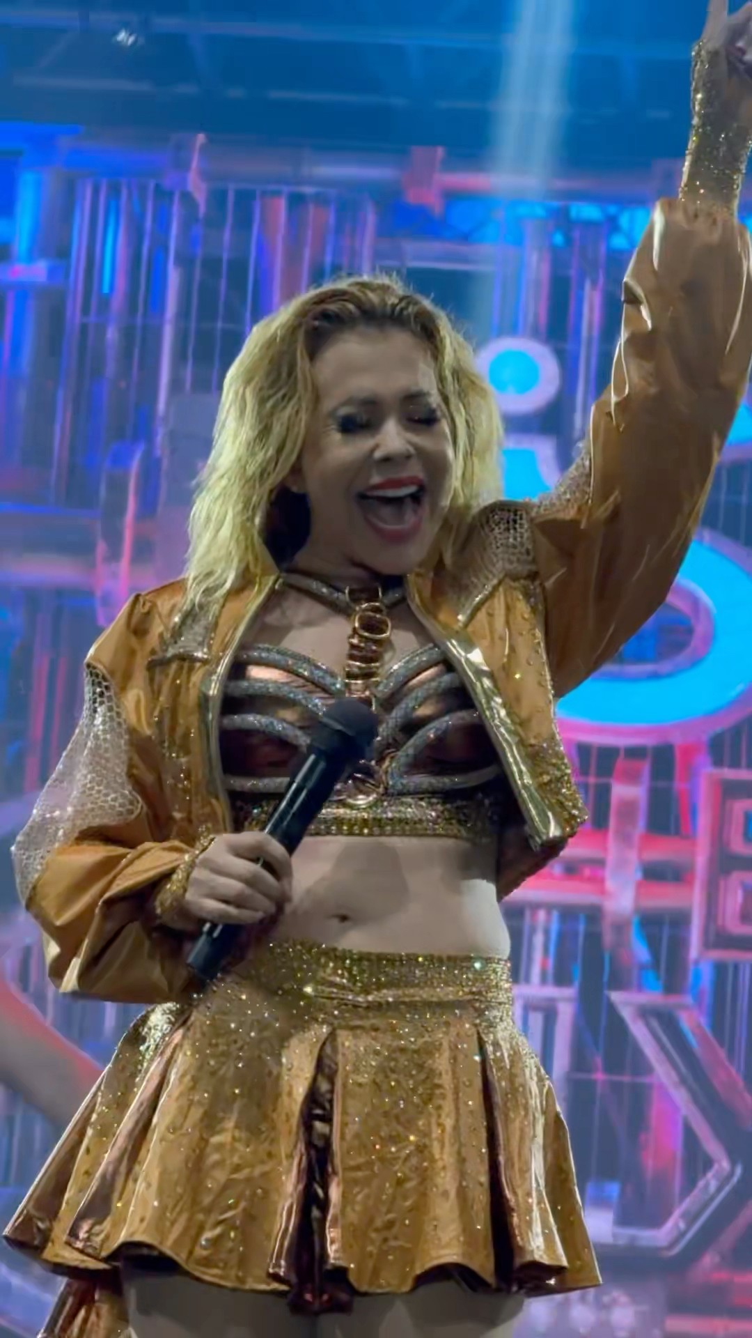 Joelma dando o grito de Obrigada meu Deus