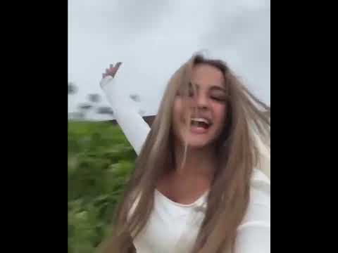 Карнавал в прямом эфире показала свою сладкую грудь